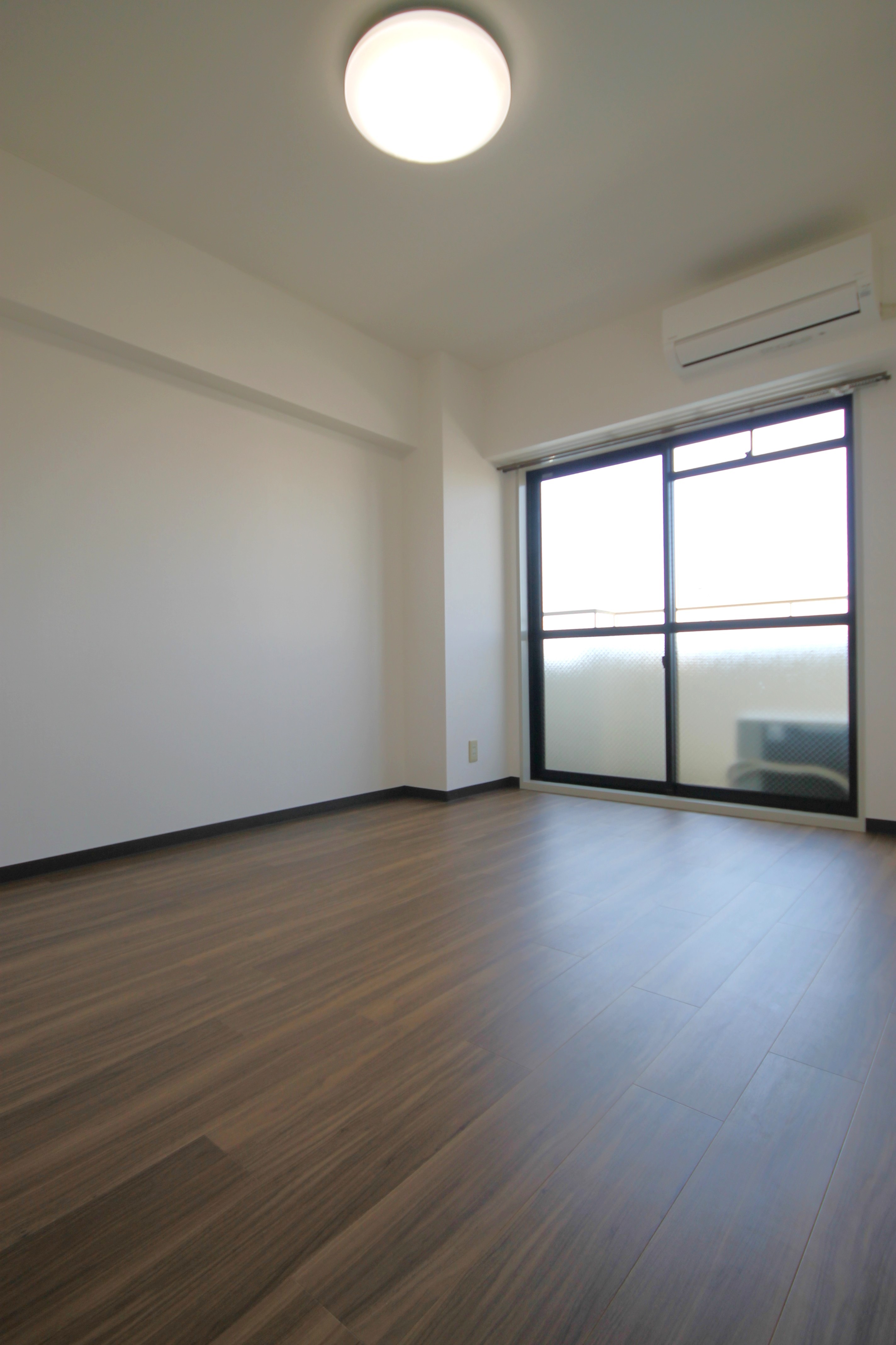 洋室エアコン・照明付き